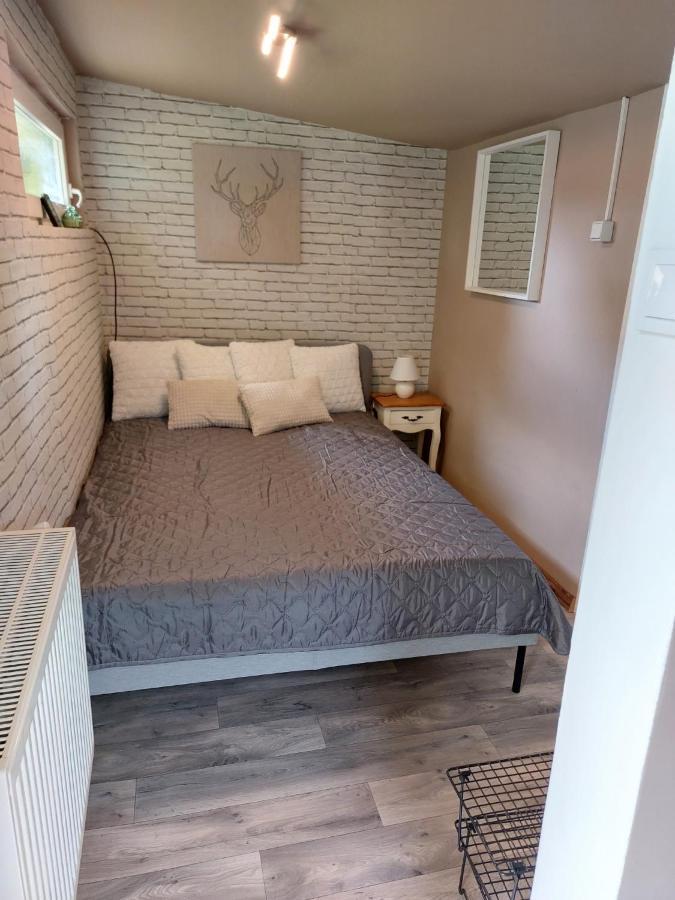 Apartamento Hi-bp Garden Batsanyi Tiny House Near The Train With Free Parking