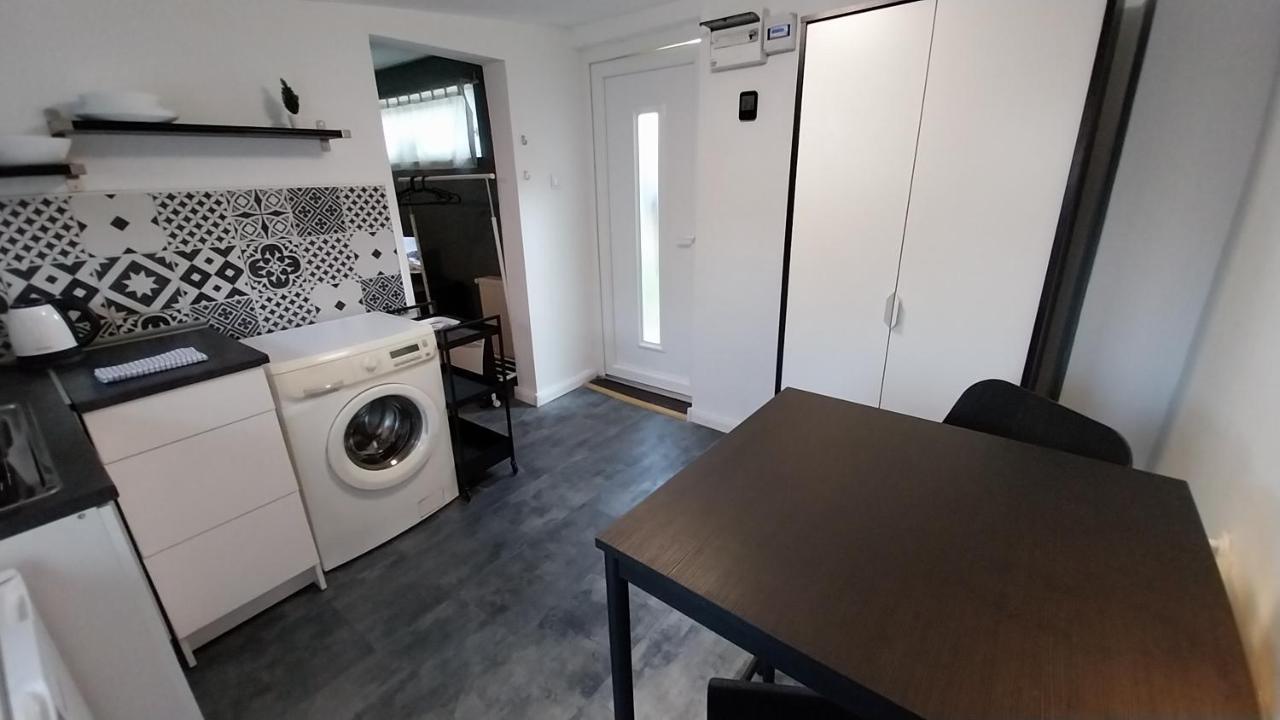 Hi-bp Garden Batsanyi Tiny House Near The Train With Free Parking Apartament *
