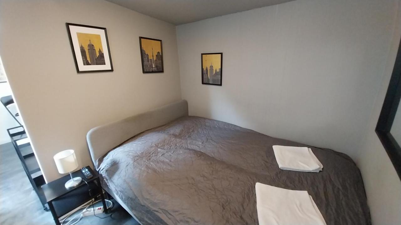 Apartament Hi-bp Garden Batsanyi Tiny House Near The Train With Free Parking