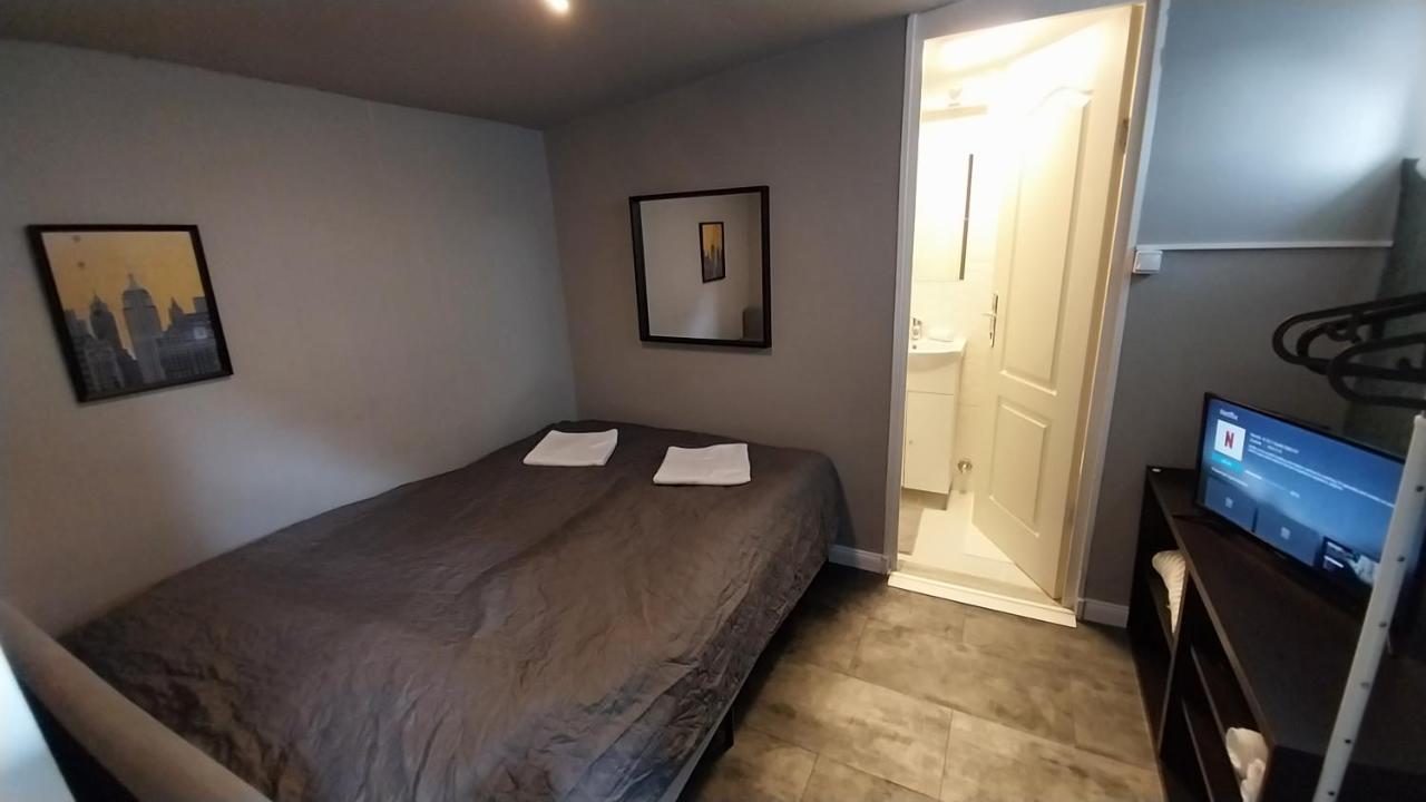 Apartamento Hi-bp Garden Batsanyi Tiny House Near The Train With Free Parking *