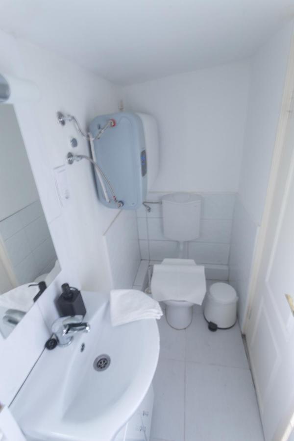 Hi-bp Garden Batsanyi Tiny House Near The Train With Free Parking Apartament